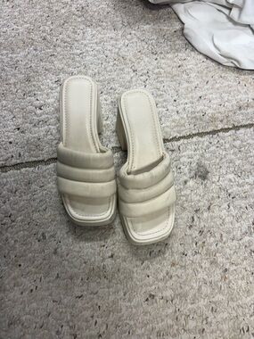 Women's Cream Padded Slide Sandals - Neutral Comfort
